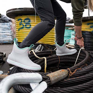 XWAB102 | WOMEN'S 6 IN ANKLE DECK BOOT
